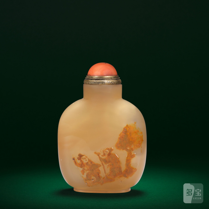 十八/十九世紀 瑪瑙巧雕人物圖鼻烟壺 | A CHALCEDONY AGATE 'SCHOLARS' SNUFF BOTTLE - 图3